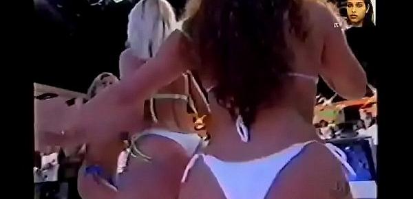  Solange Gomes na Banheira do Gugu - Domingo Legal (1999)